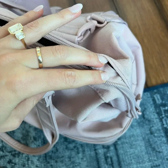 Beis Weekender Bag - Picture 3 of 8